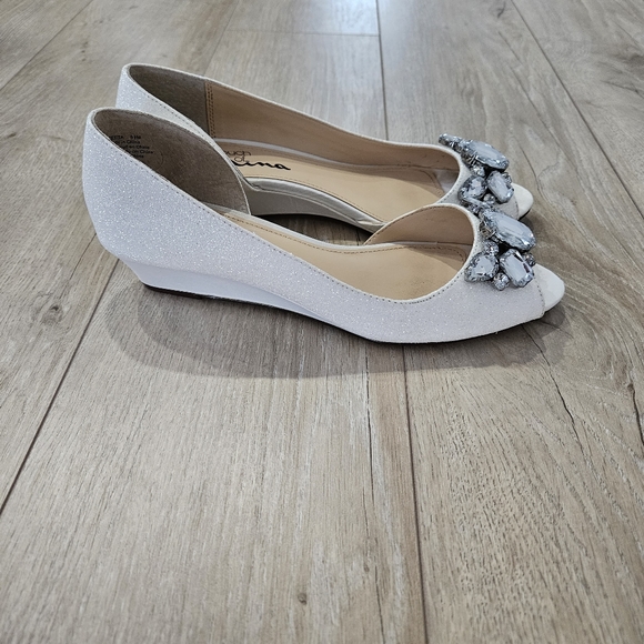 Touch Of Nina, 6.5, White Sparkle - Picture 4 of 13